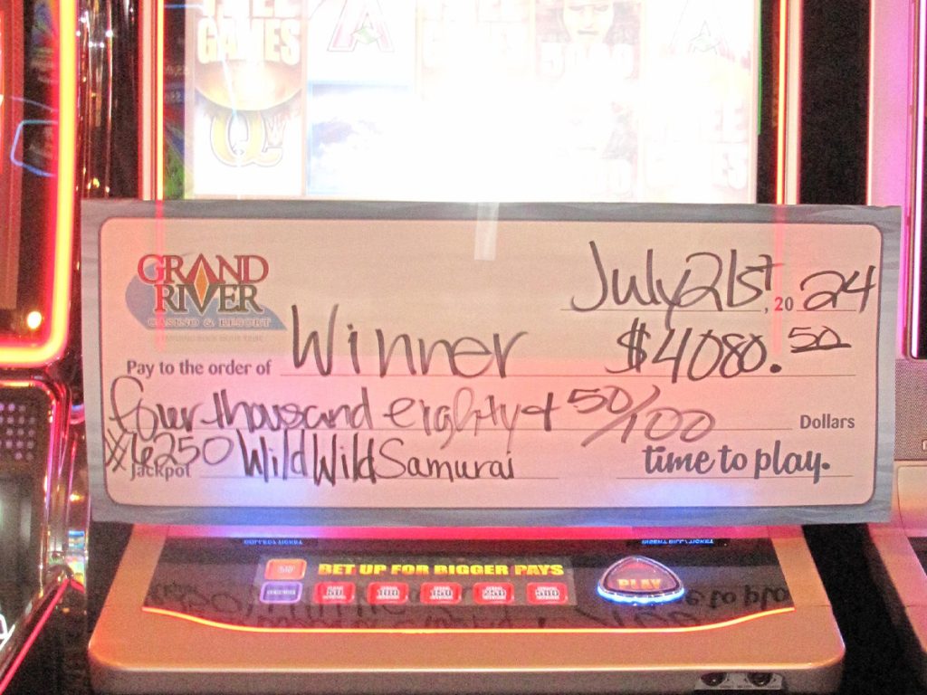 Large winner check on slot machine